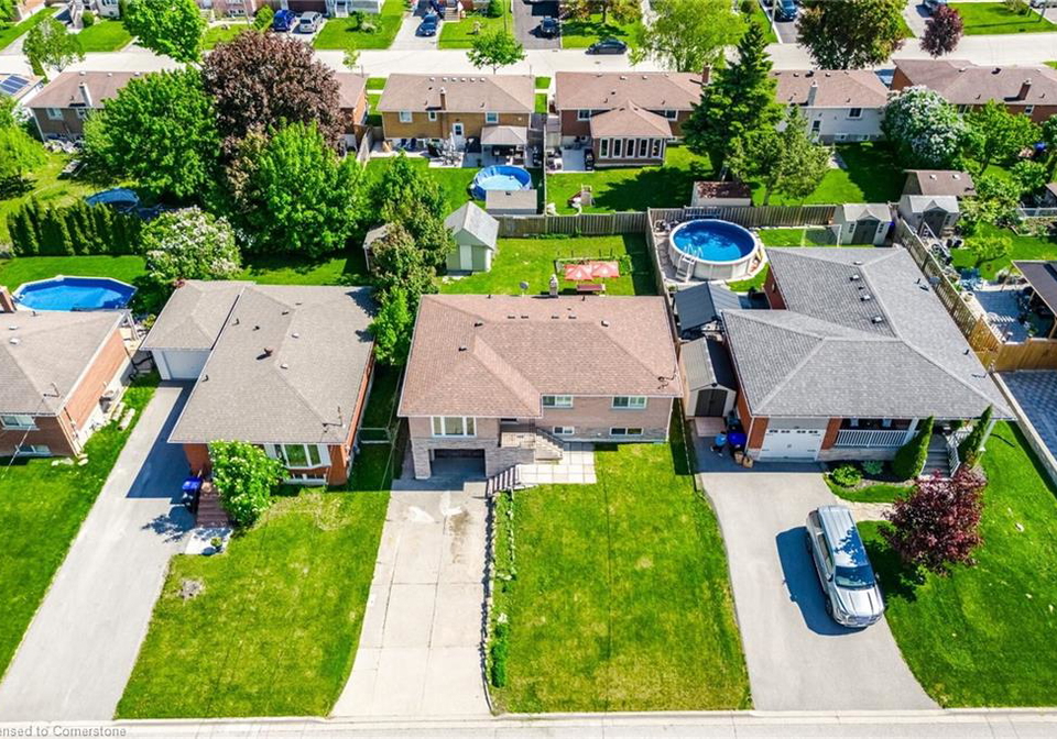 122-luxury-avenue-bradford-ontario-40734059