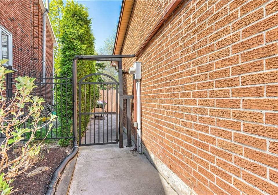 11-melissa-crescent-waterdown-ontario-40734246