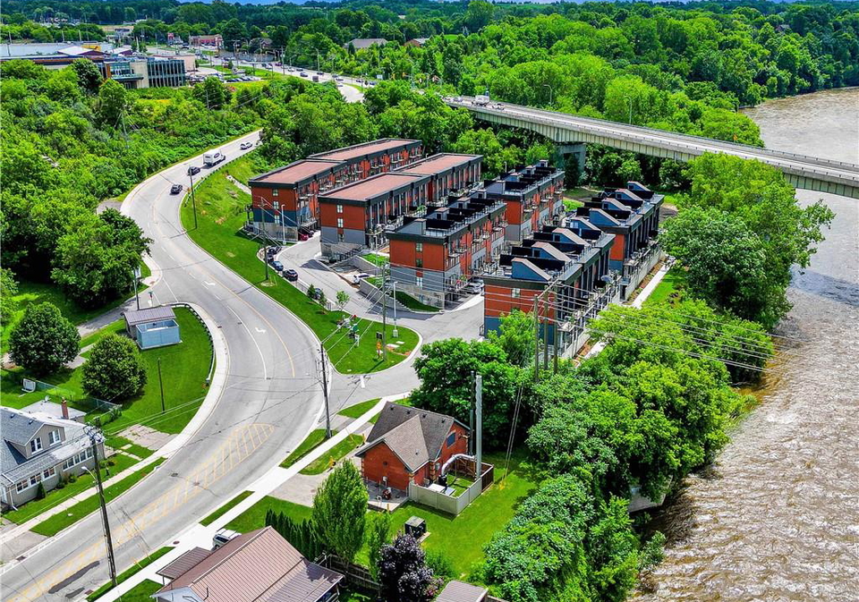 2-willow-street-paris-ontario-40734747
