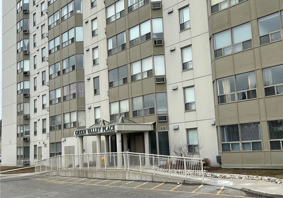 35-green-valley-drive-kitchener-ontario-40735116