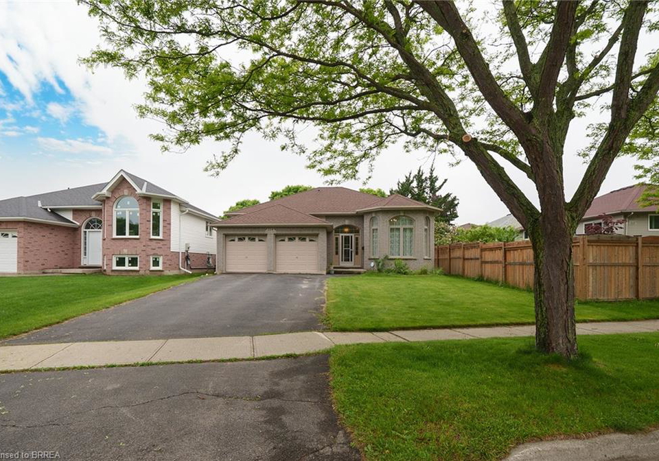 219-balmoral-drive-brantford-ontario-40735181