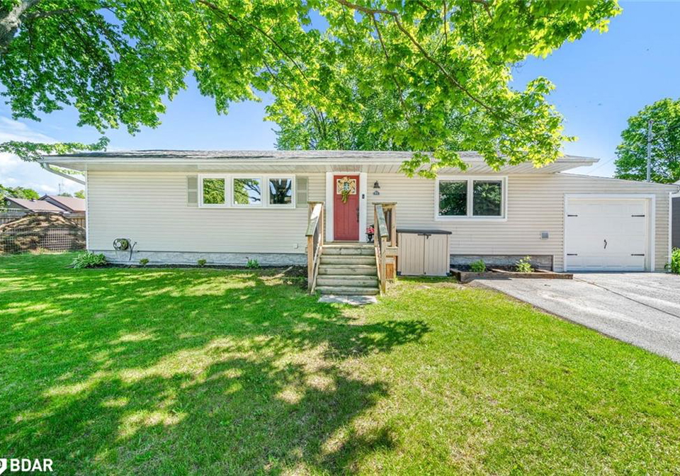 22-centre-street-angus-ontario-40735249