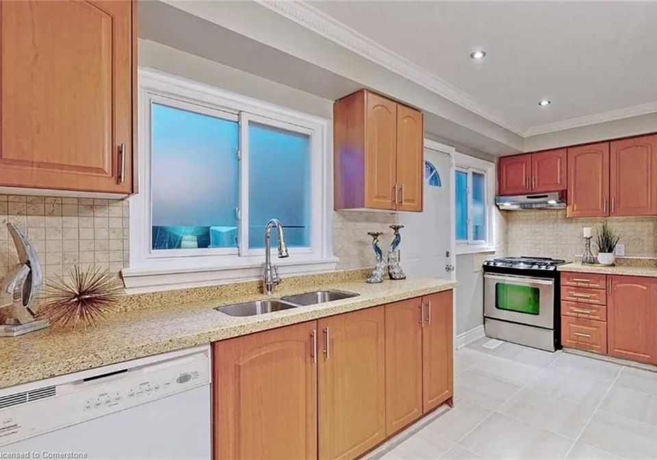 65-holcolm-road-north-york-ontario-40735251