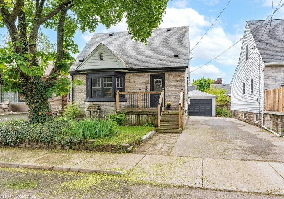 384-thayer-avenue-hamilton-ontario-40735582