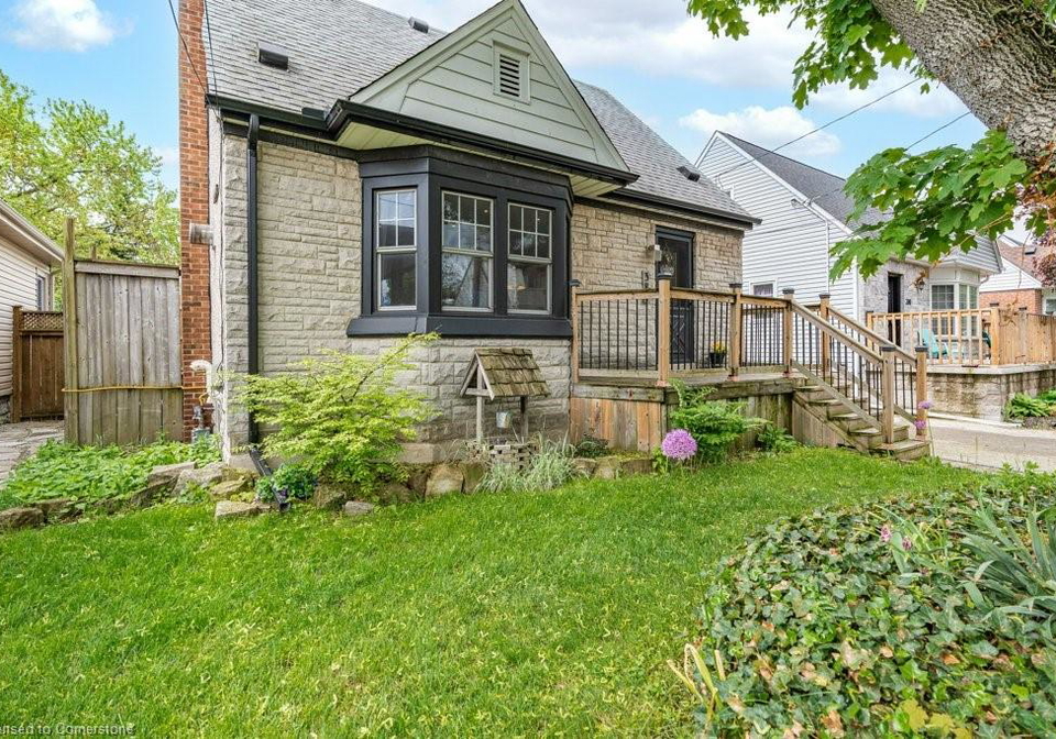 384-thayer-avenue-hamilton-ontario-40735582