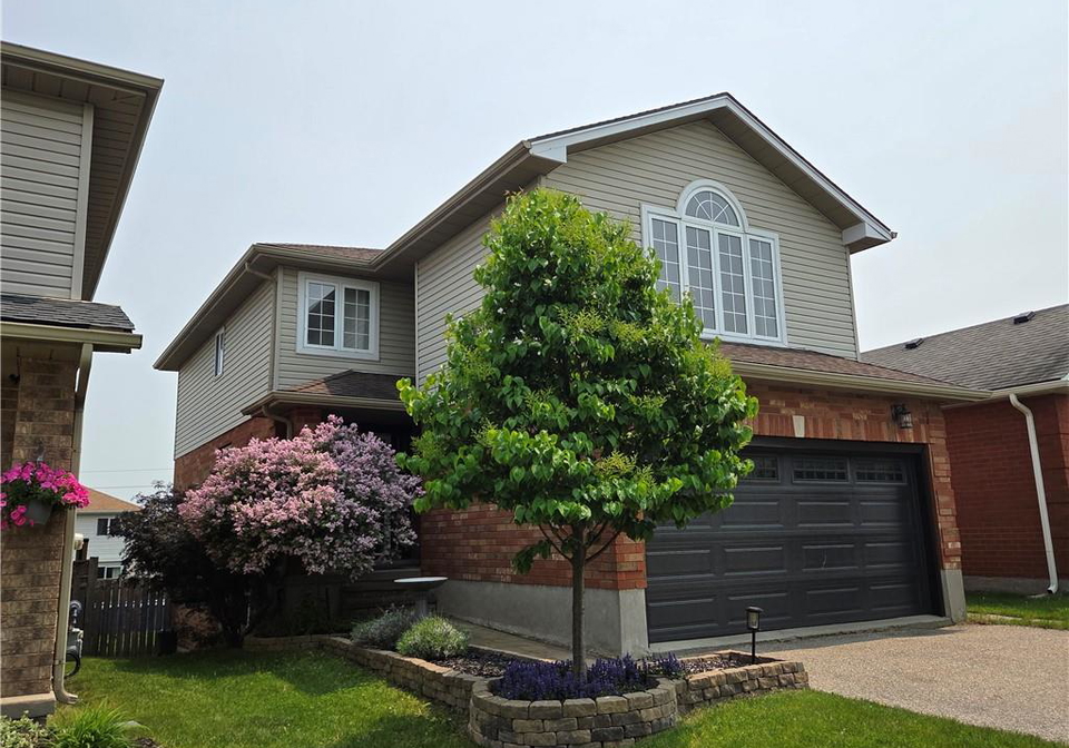 10-queen-charlotte-crescent-kitchener-ontario-40735644