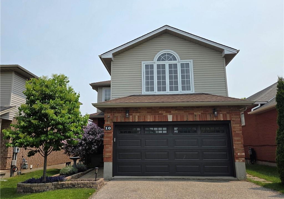 10-queen-charlotte-crescent-kitchener-ontario-40735644