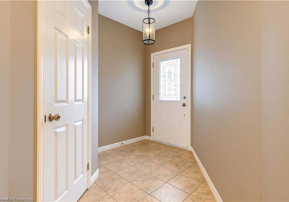 upper-313-featherstone-crescent-kitchener-ontario-40735668