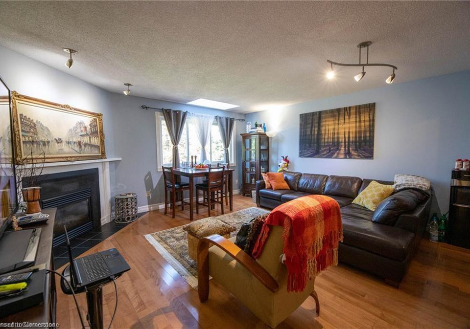 26-moss-boulevard-dundas-ontario-40735822