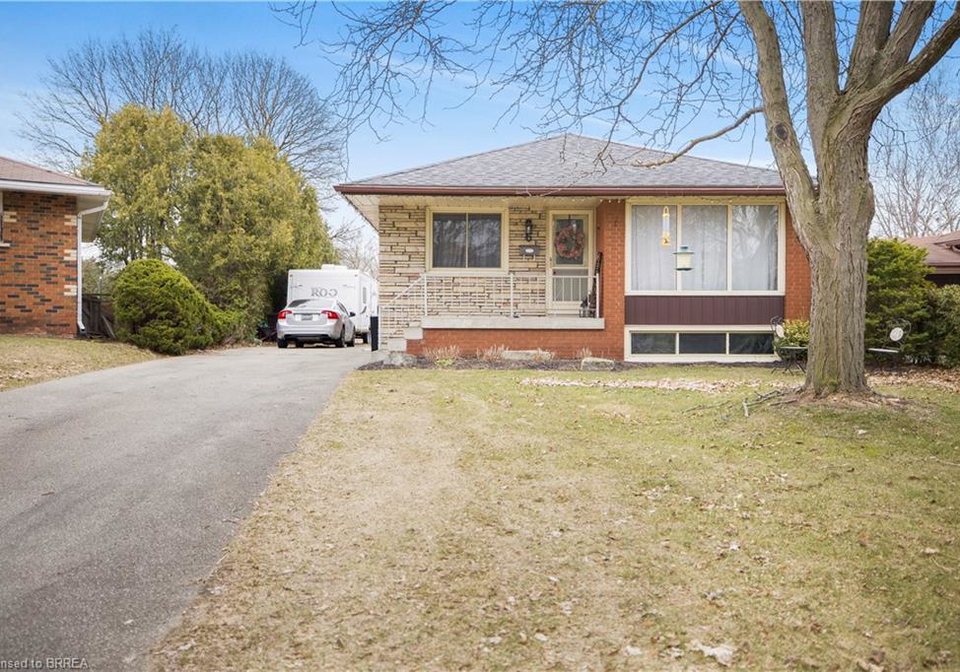 6-robroy-court-brantford-ontario-40736124