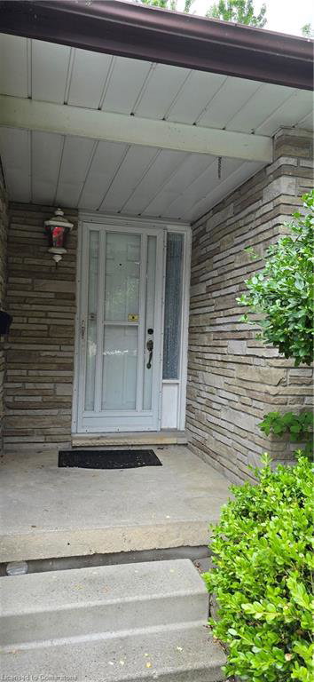 137-stonegate-drive-kitchener-ontario-40736301
