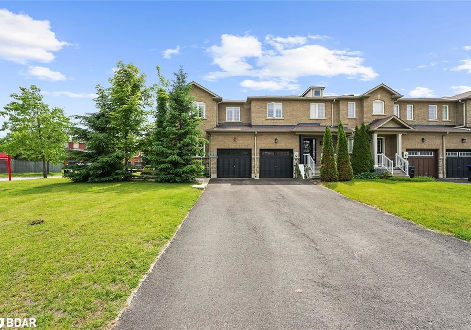 1-admiral-crescent-angus-ontario-40736310