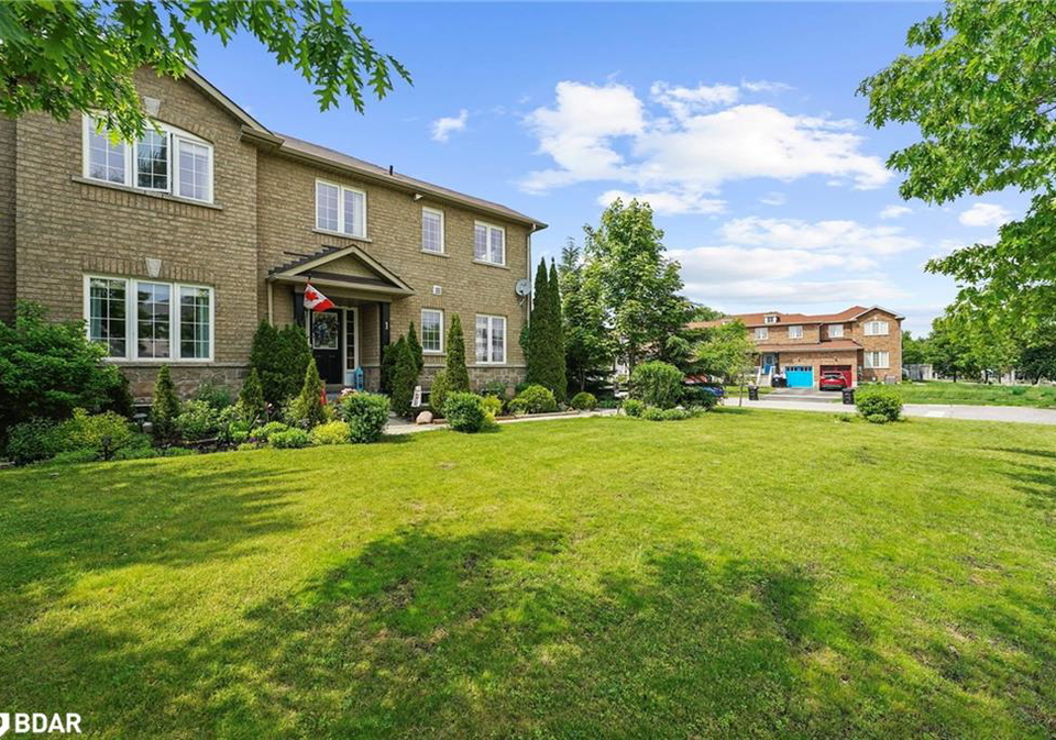 1-admiral-crescent-angus-ontario-40736310