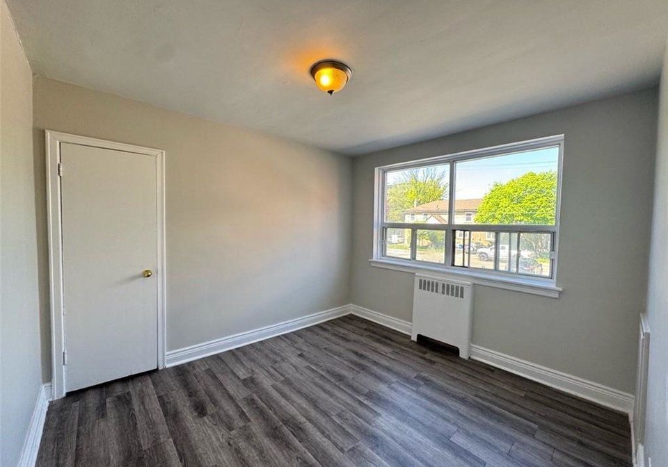 8-east-36th-street-hamilton-ontario-40736355