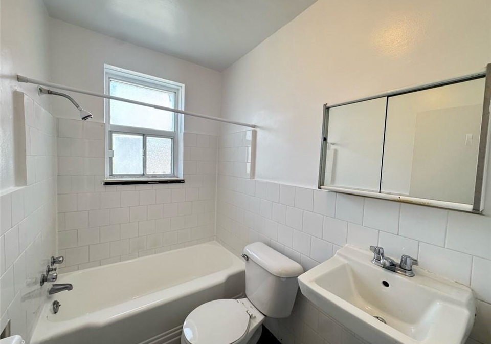 8-east-36th-street-hamilton-ontario-40736355