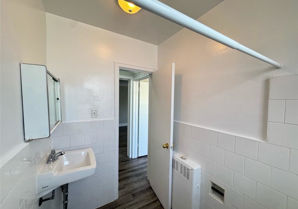 8-east-36th-street-hamilton-ontario-40736355