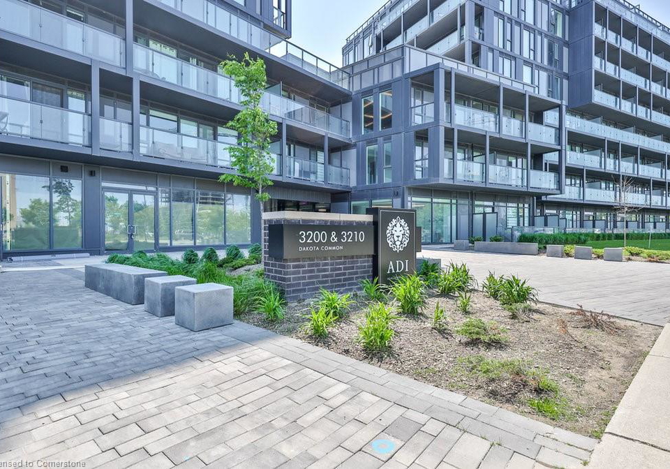3200-dakota-common-burlington-ontario-40736720