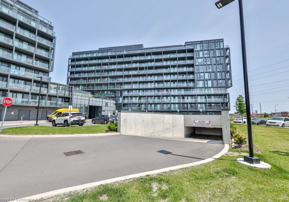 3200-dakota-common-burlington-ontario-40736720