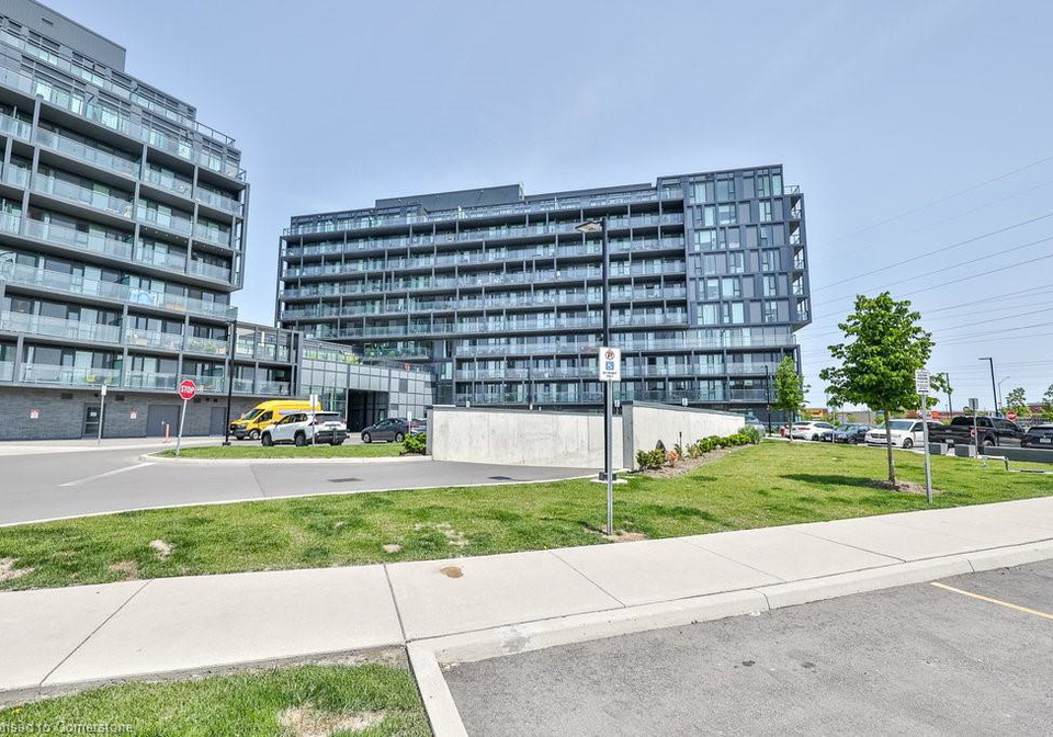 3200-dakota-common-burlington-ontario-40736720