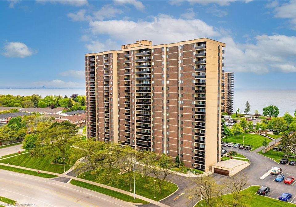 301-frances-avenue-stoney-creek-ontario-40736921