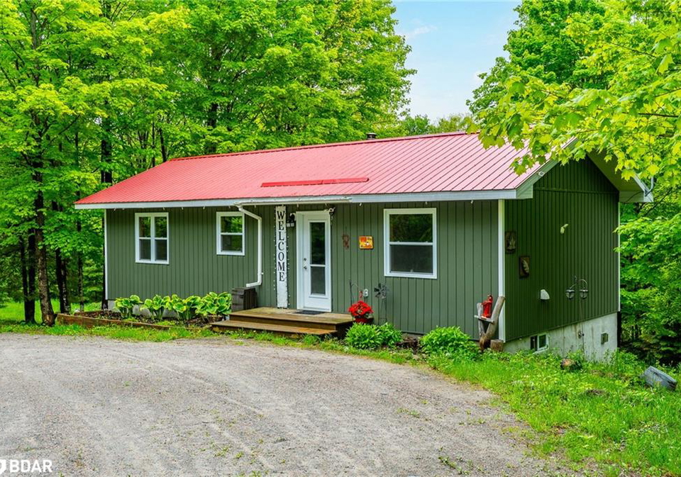 1664-minnicock-lake-road-haliburton-ontario-40737163