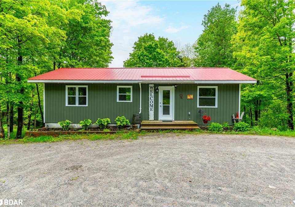 1664-minnicock-lake-road-haliburton-ontario-40737163