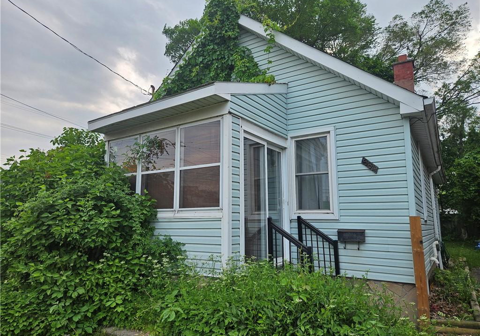 584-upper-sherman-avenue-a-hamilton-ontario-40737978