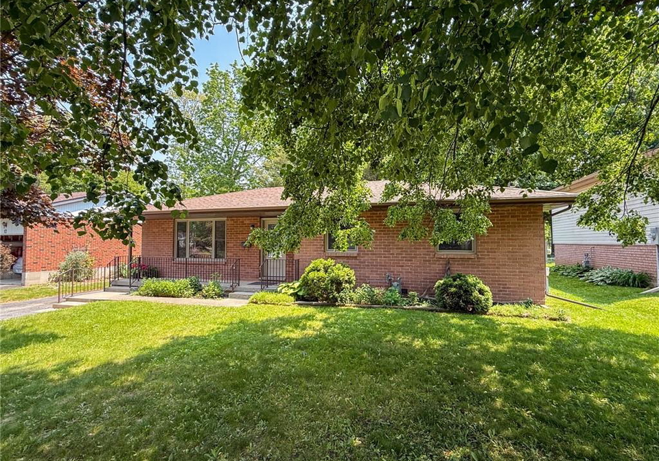 15-fairview-drive-waterford-ontario-40738096