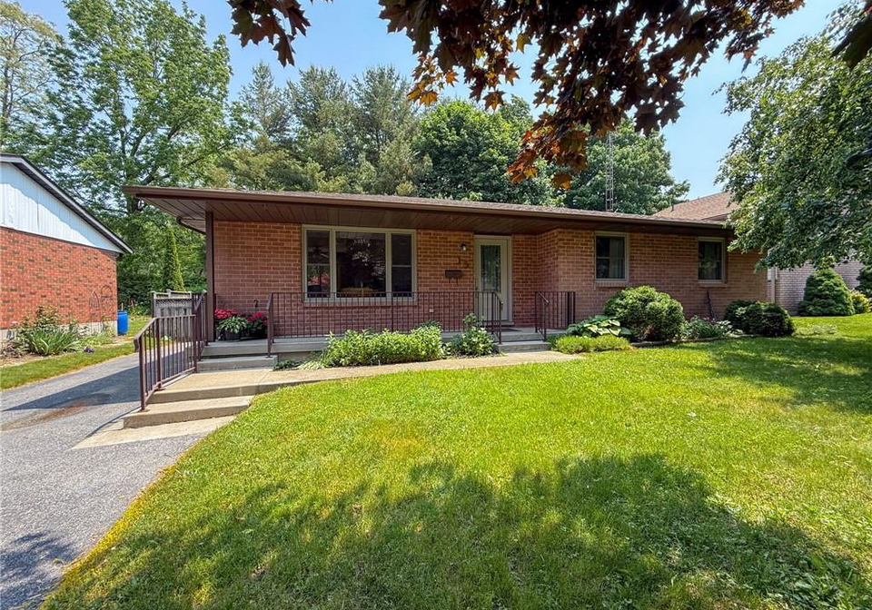 15-fairview-drive-waterford-ontario-40738096
