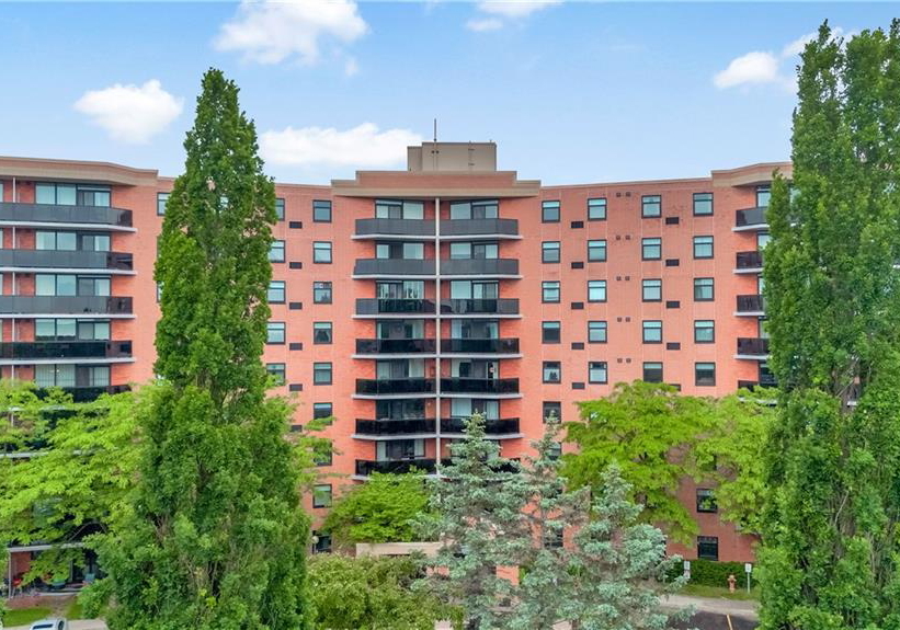 9-bonheur-court-brantford-ontario-40738676