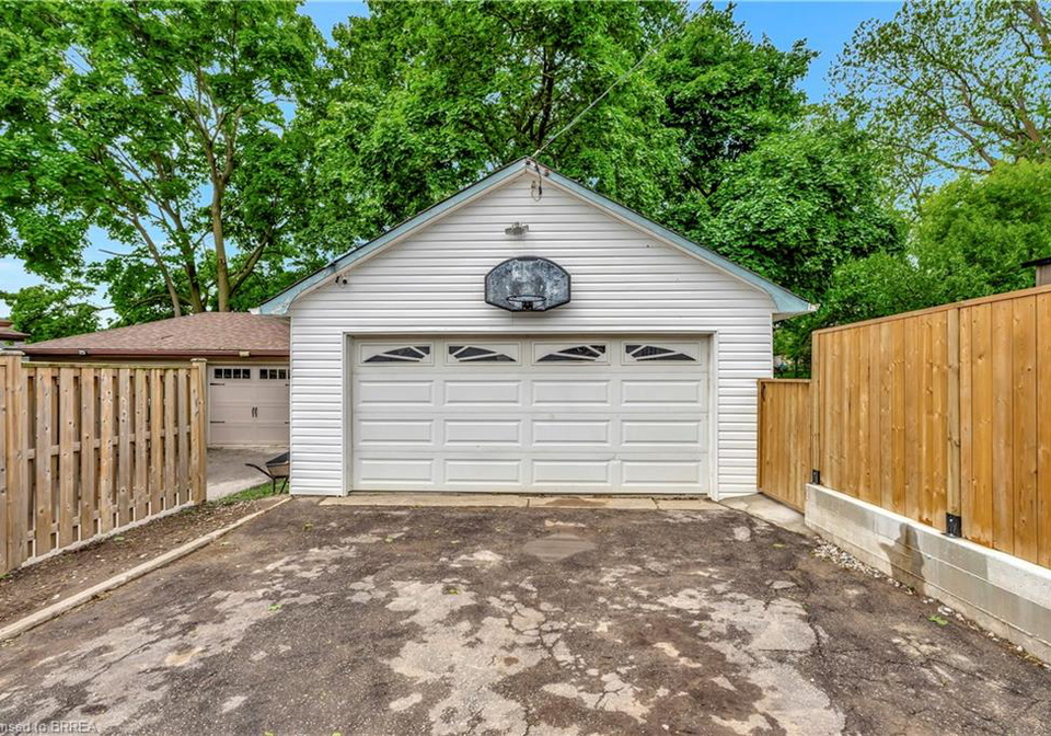 9-lorimer-st-street-st-george-ontario-40738682