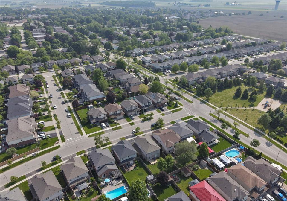 239-park-avenue-w-elmira-ontario-40739071