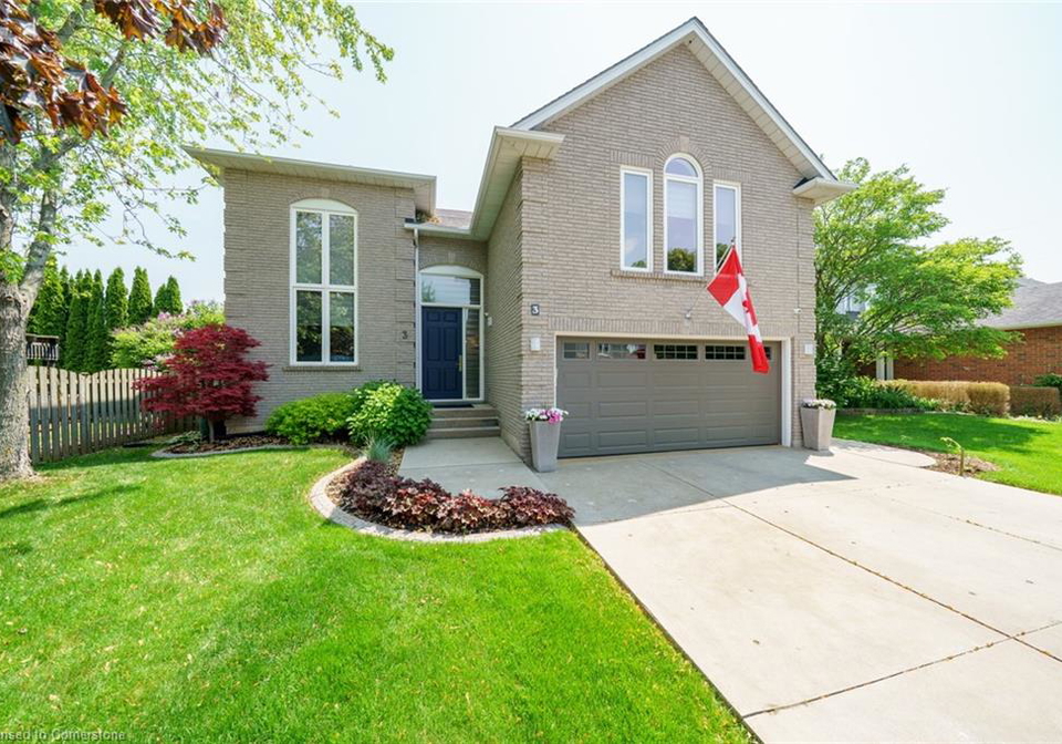3-clansman-crescent-caledonia-ontario-40739091