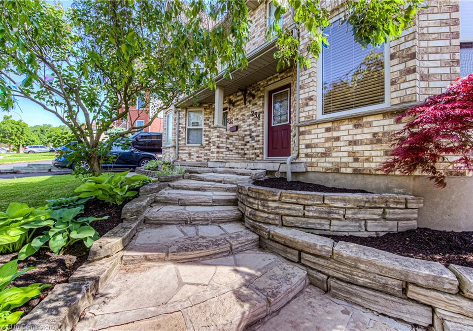 234-benesfort-crescent-kitchener-ontario-40739380