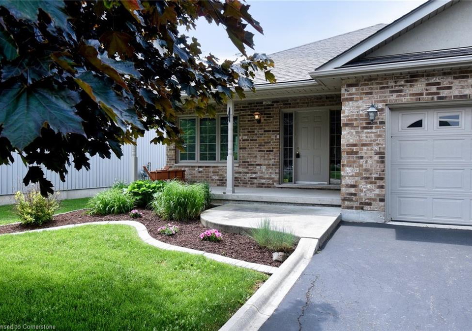 119-dunrobin-drive-caledonia-ontario-40739609