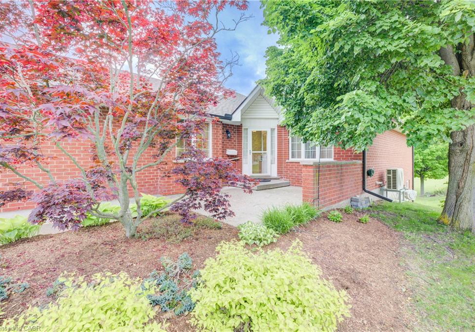 10-isherwood-avenue-cambridge-ontario-40739687