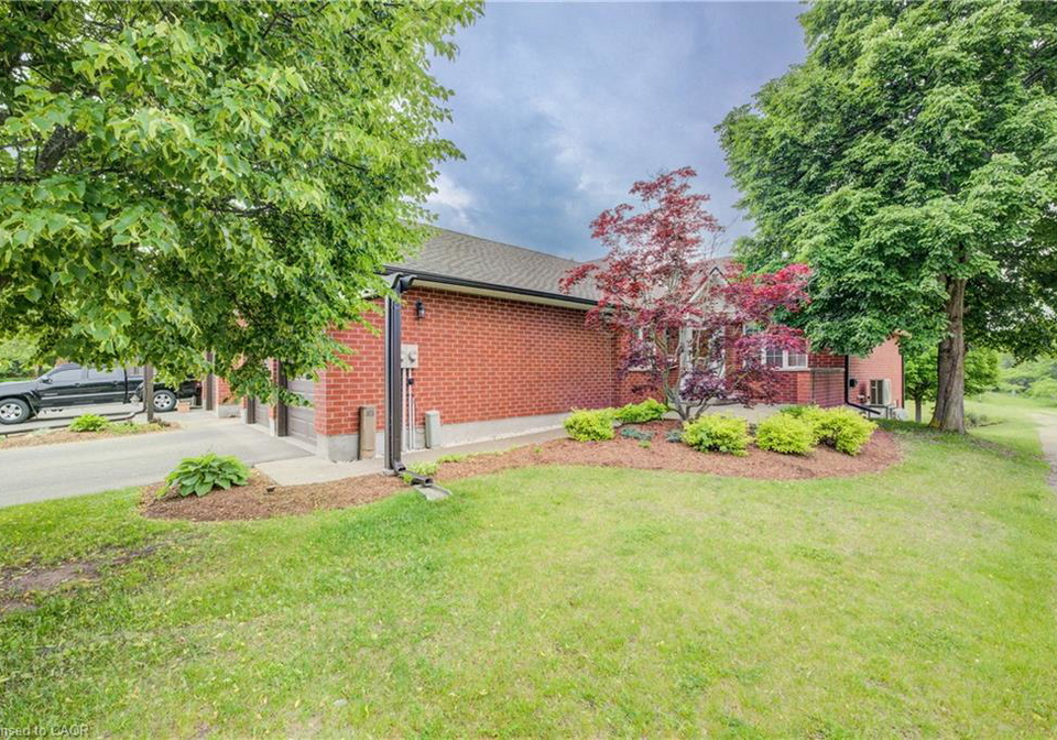 10-isherwood-avenue-cambridge-ontario-40739687