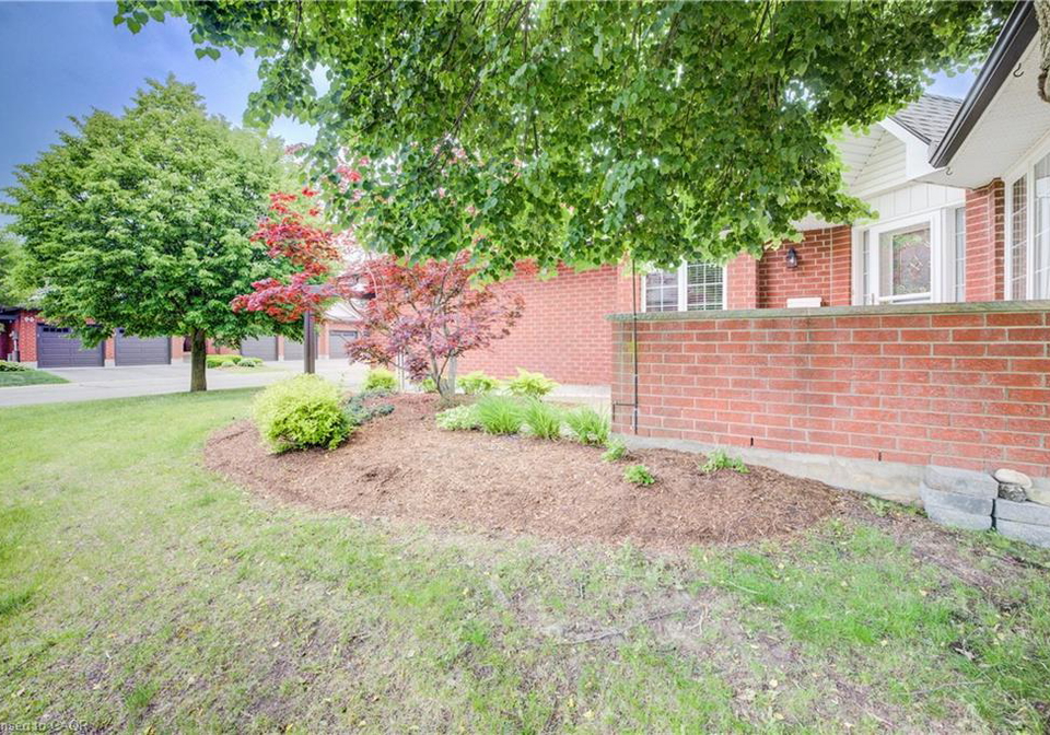 10-isherwood-avenue-cambridge-ontario-40739687