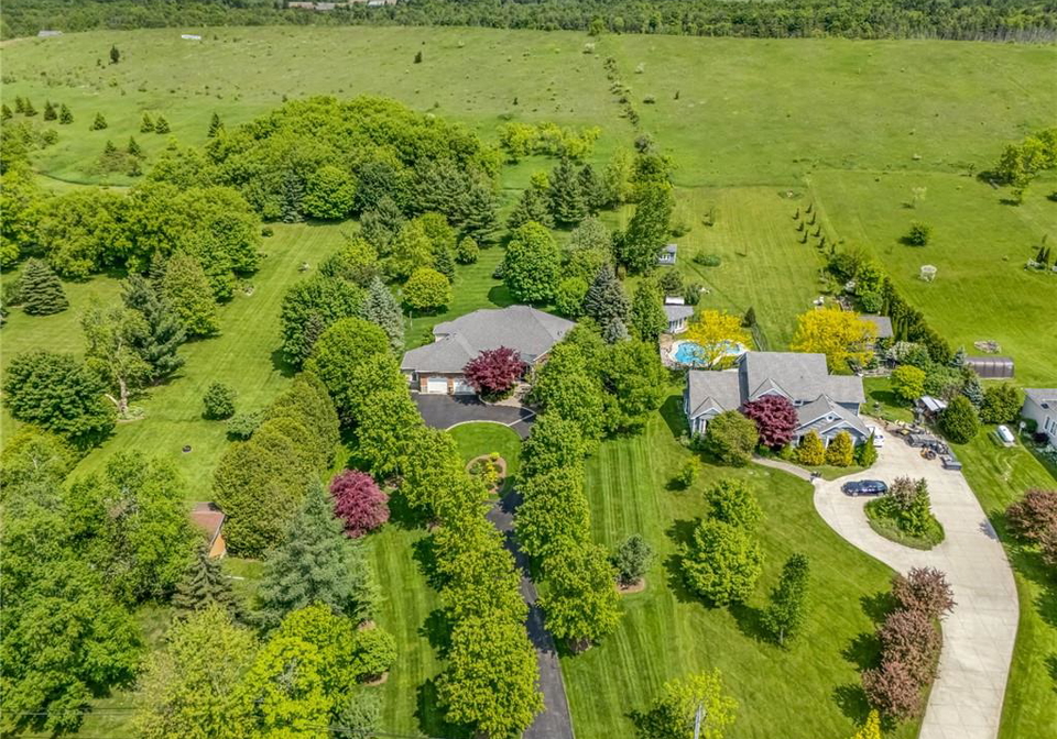 1333-concession-6-w-road-hamilton-ontario-40739828