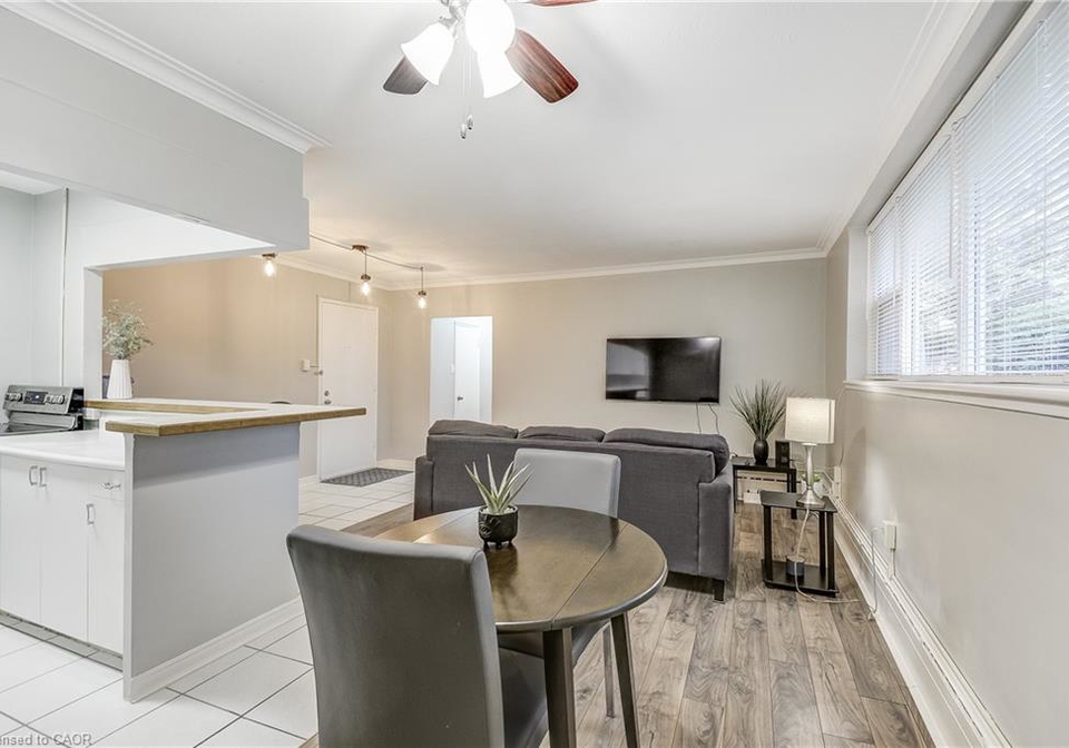 2052-courtland-drive-burlington-ontario-40739903