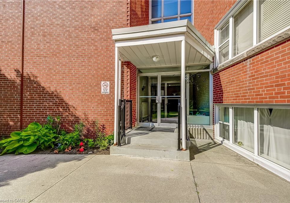 2052-courtland-drive-burlington-ontario-40739903