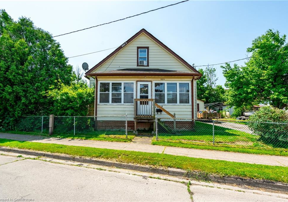 1024-railroad-avenue-welland-ontario-40740159