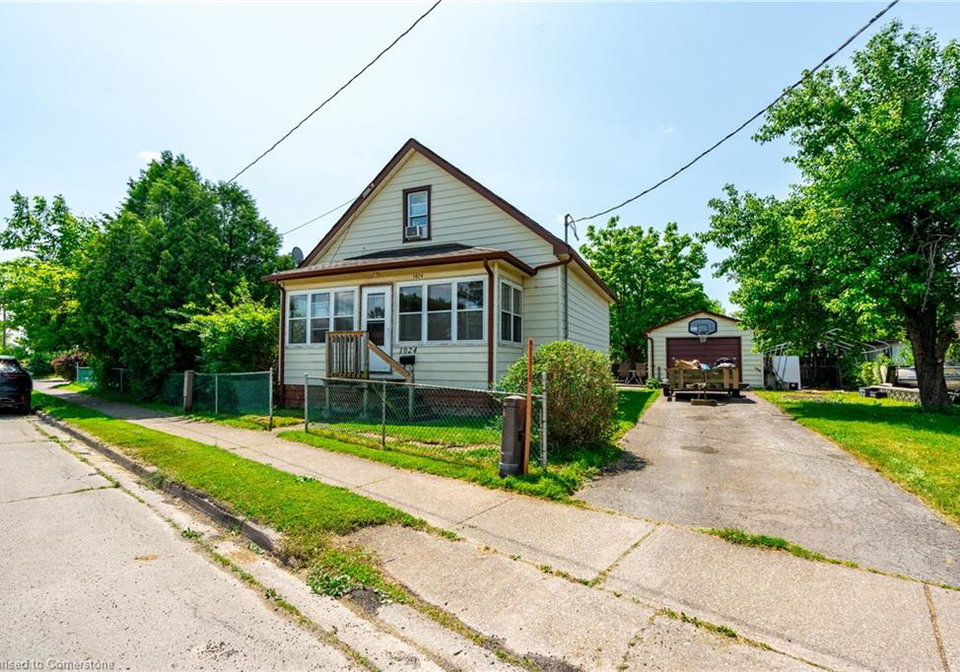 1024-railroad-avenue-welland-ontario-40740159