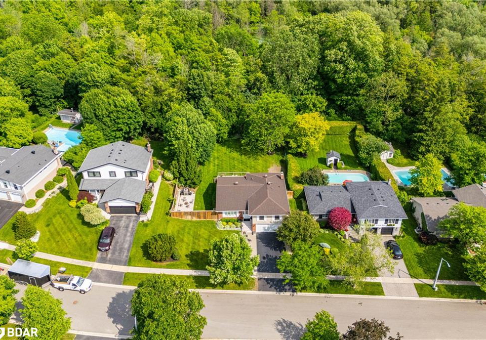 15-noble-court-georgetown-ontario-40740297