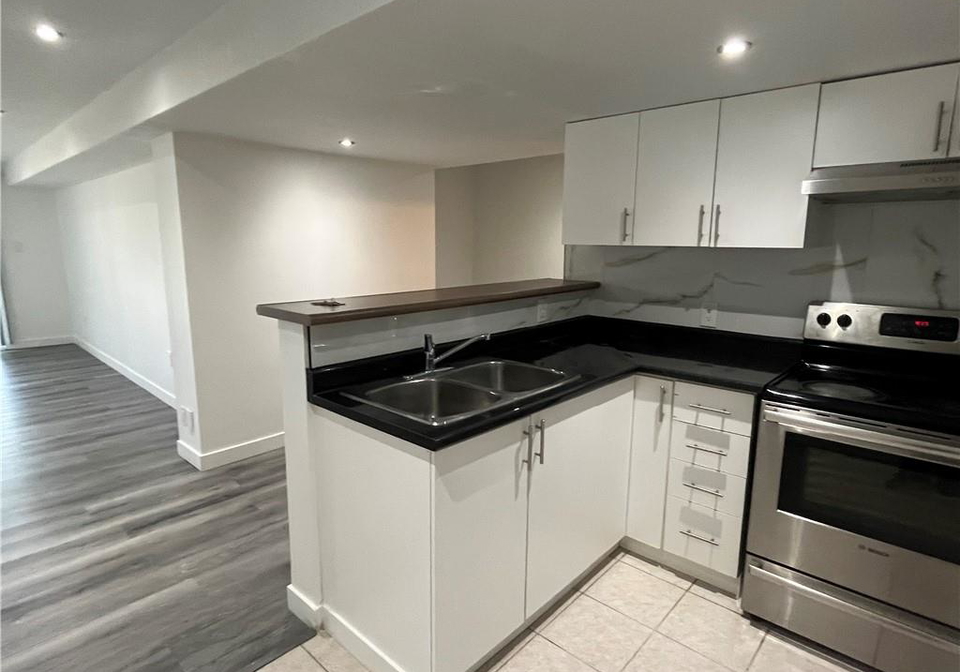 580-activa-avenue-kitchener-ontario-40740423