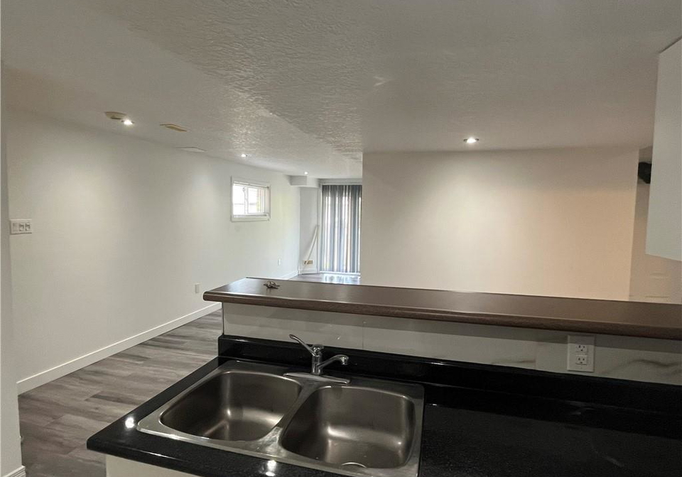 580-activa-avenue-kitchener-ontario-40740423