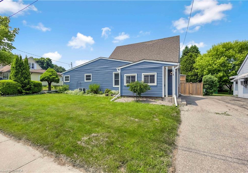 14-barker-street-paris-ontario-40740485