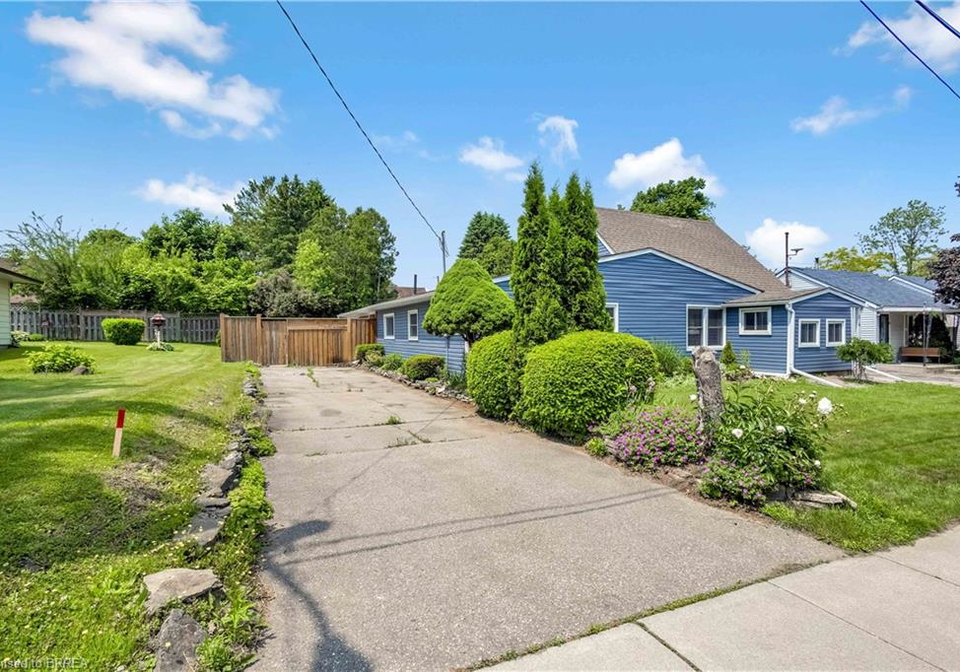 14-barker-street-paris-ontario-40740485