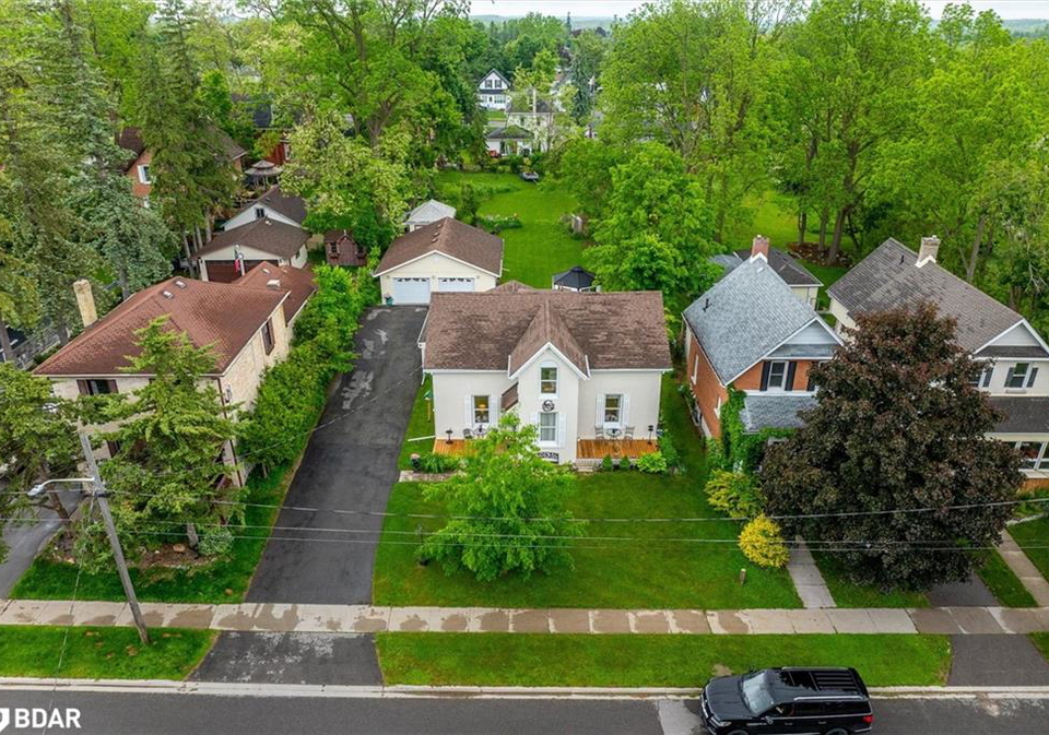 8-regent-street-lindsay-ontario-40740696