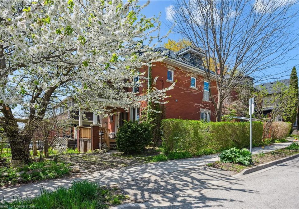 124-surrey-street-e-guelph-ontario-40740793